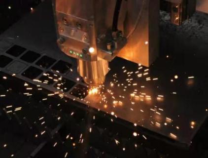 Laser-Schneide-Maschine